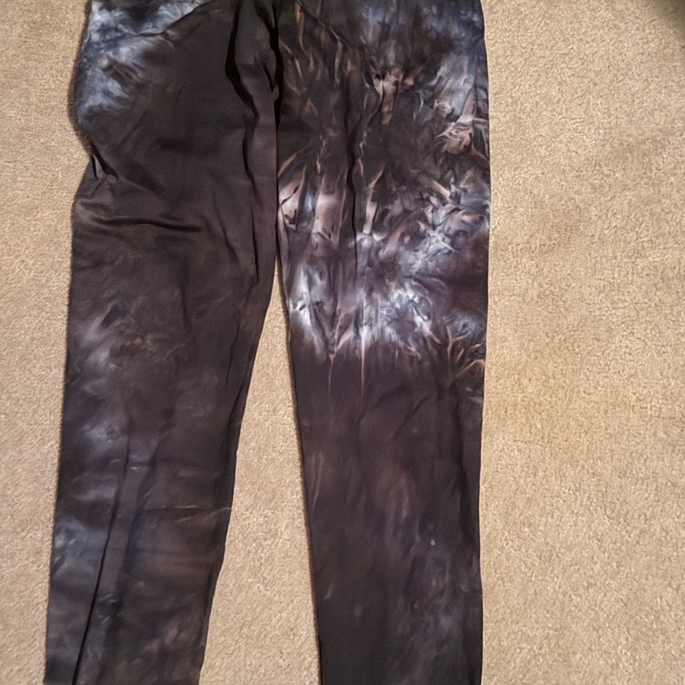 Cute Booty Lounge Black Tie-Dye Leggings